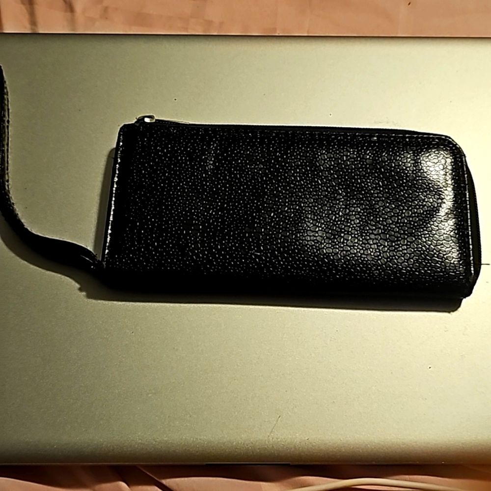 Unbranded Black Wallet/Wristlet, Interior has Credit Card Holders, Zip Around Cl